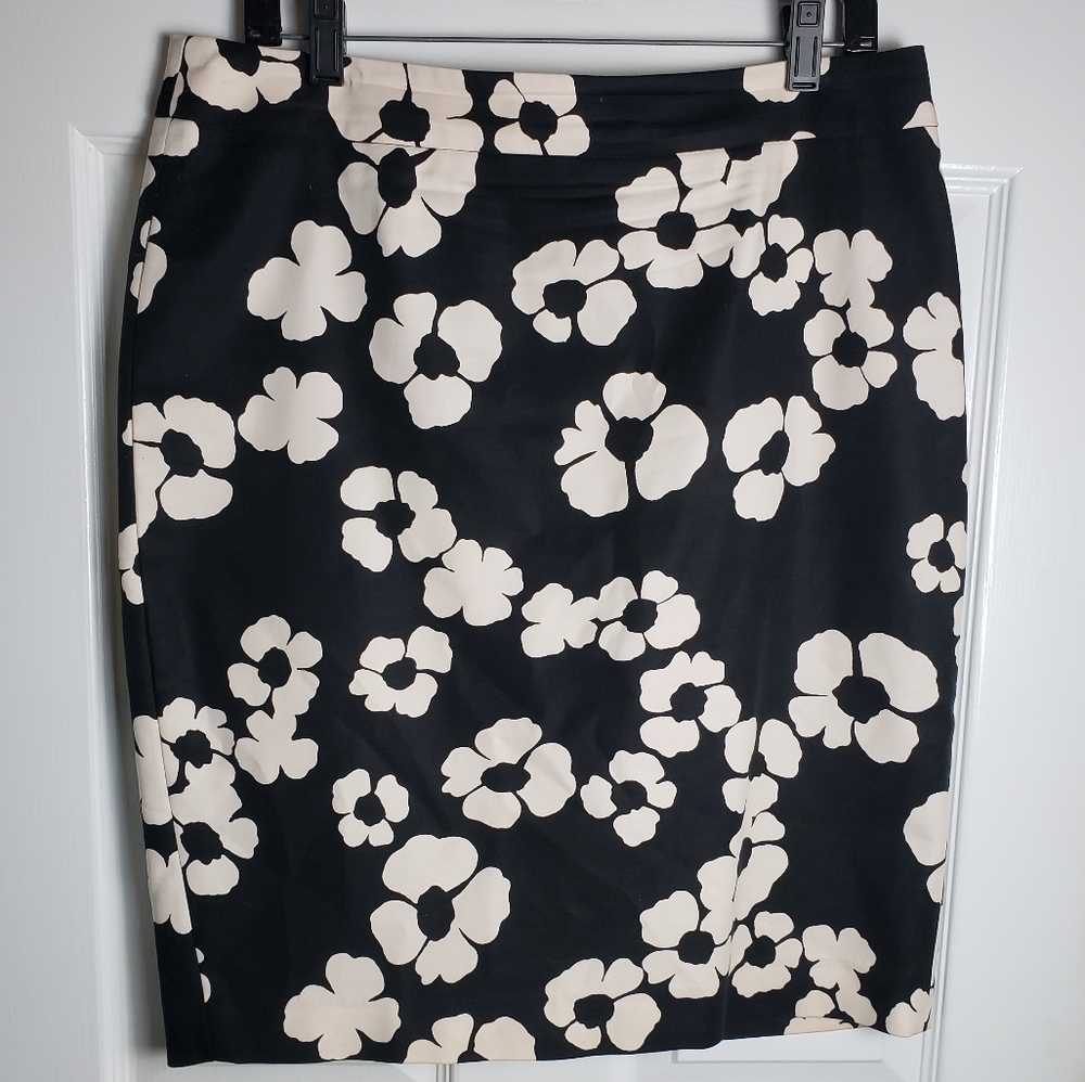 LOFT Black White Floral Knee Length Straight Pencil Skirt